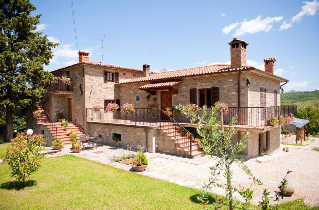 Caprese Michelangelo Apartment | Charming apartment in Caprese Michelangelo, shared pool.