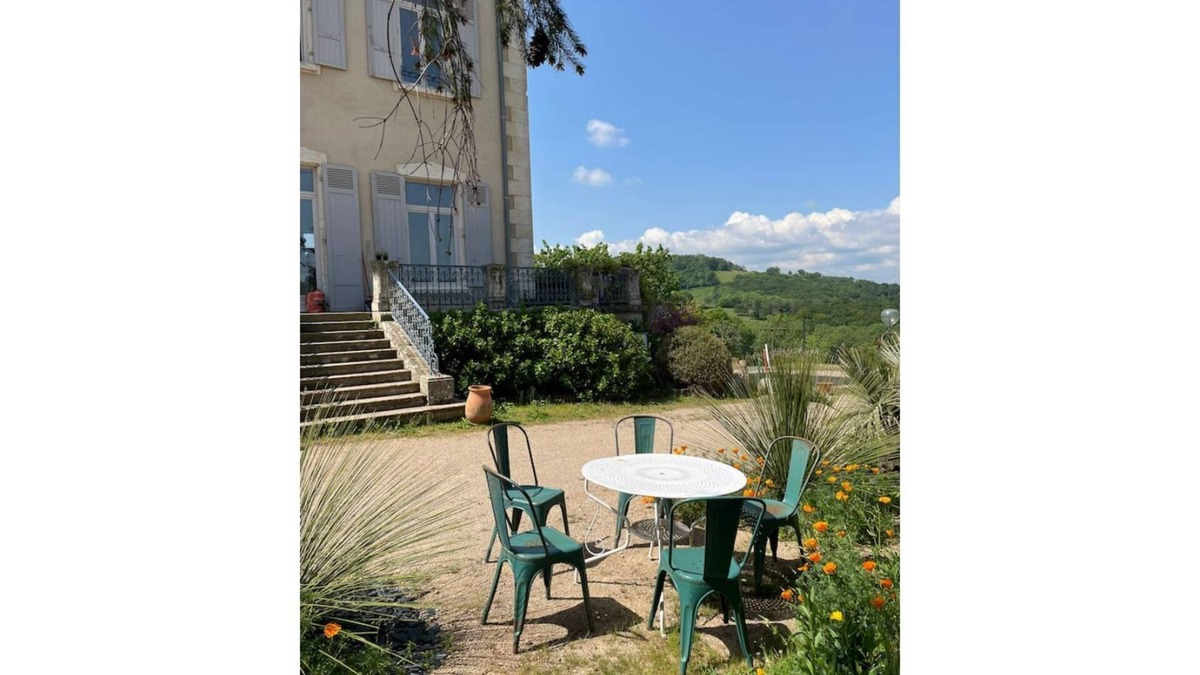 Sourcieux-les-Mines Apartment | Charming apartment in a 19th-century château