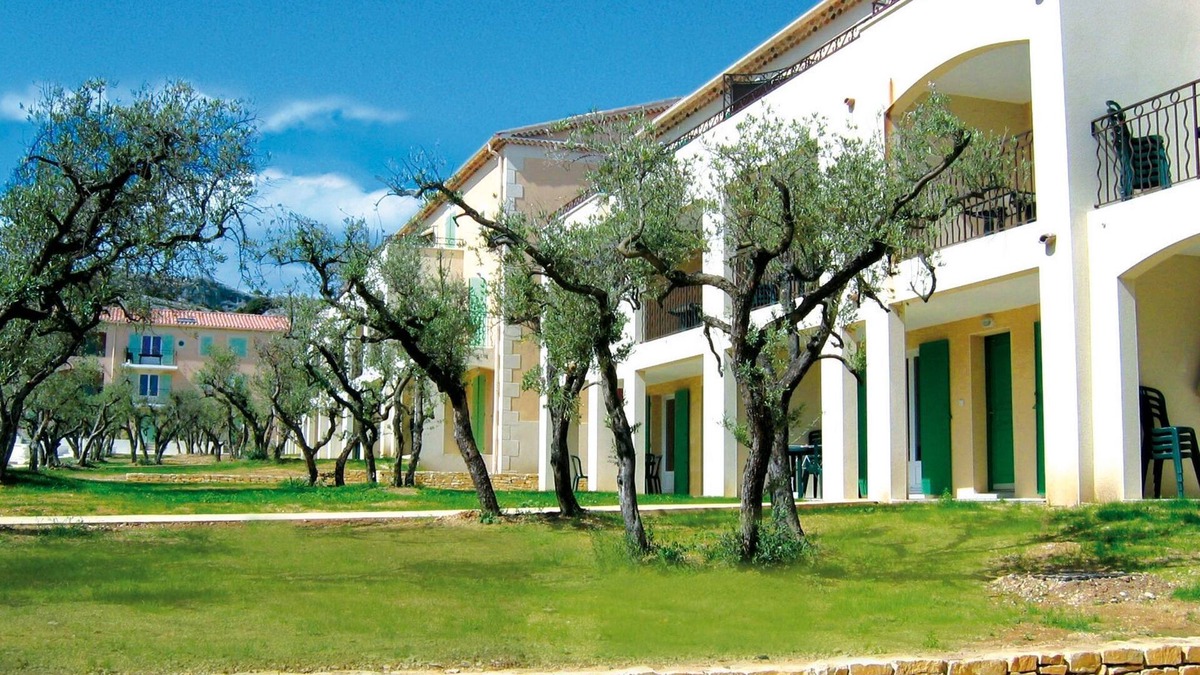Paradou Apartment | Charming Apartment in Provence with Terrace