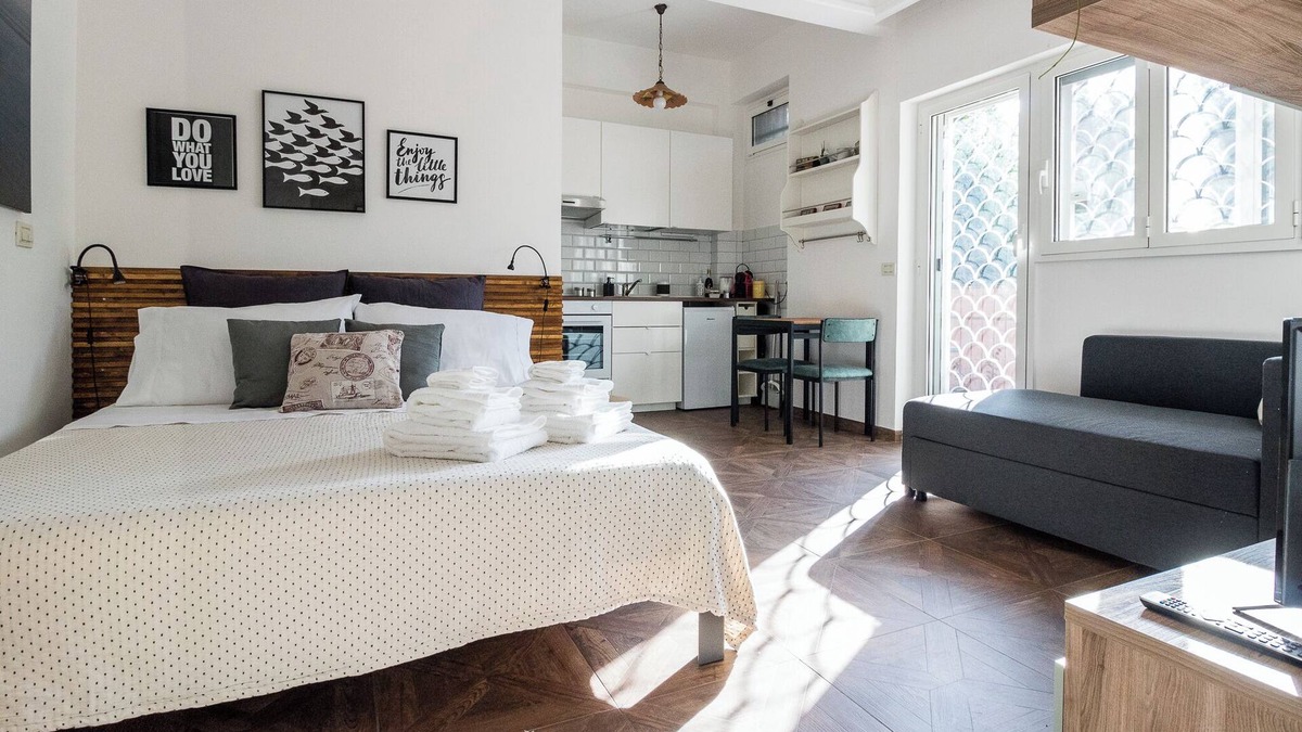 EUR Apartment | Charming Apartment in Rome EUR Laghetto with Large Terrace and Free Parking.