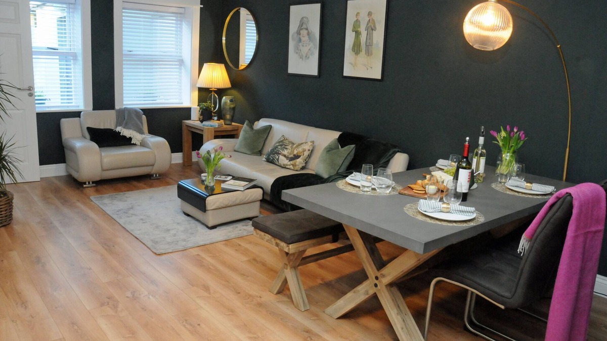 Bantry Apartment | Charming apartment in the centre of Bantry town with a shared courtyard.