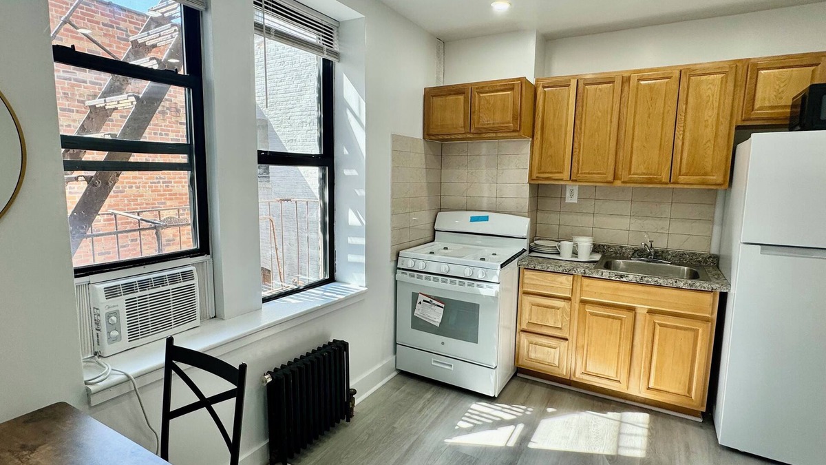 Dyker Heights Apartment | Charming apartment in fantastic Brooklyn with WiFi, AC