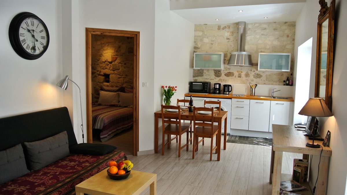 Avignon City Centre Apartment | Charming apartment inside the old walls of Avignon
