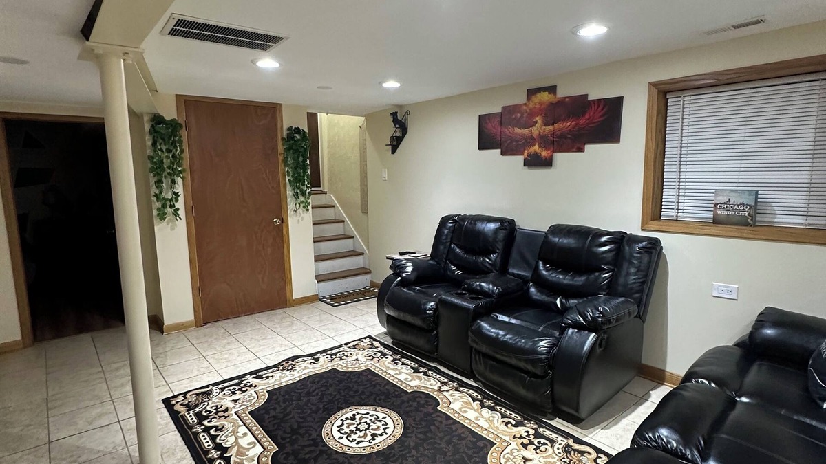 Cragin House | Charming apartment king bed with AC, WiFi