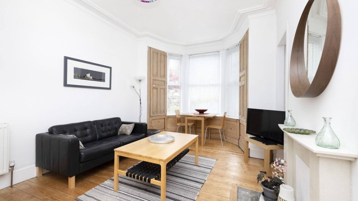Leith Apartment | Charming Apartment near Leith Links with Patio