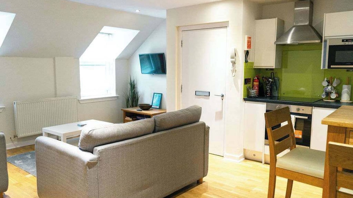 West End Apartment | Charming Apartment near Dean Village