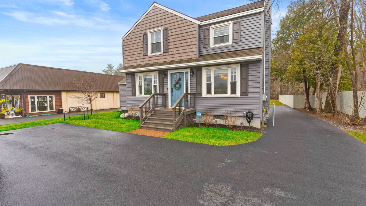 South Glens Falls Apartment | Charming apartment near the area's attractions with well-equipped kitchen & W/D