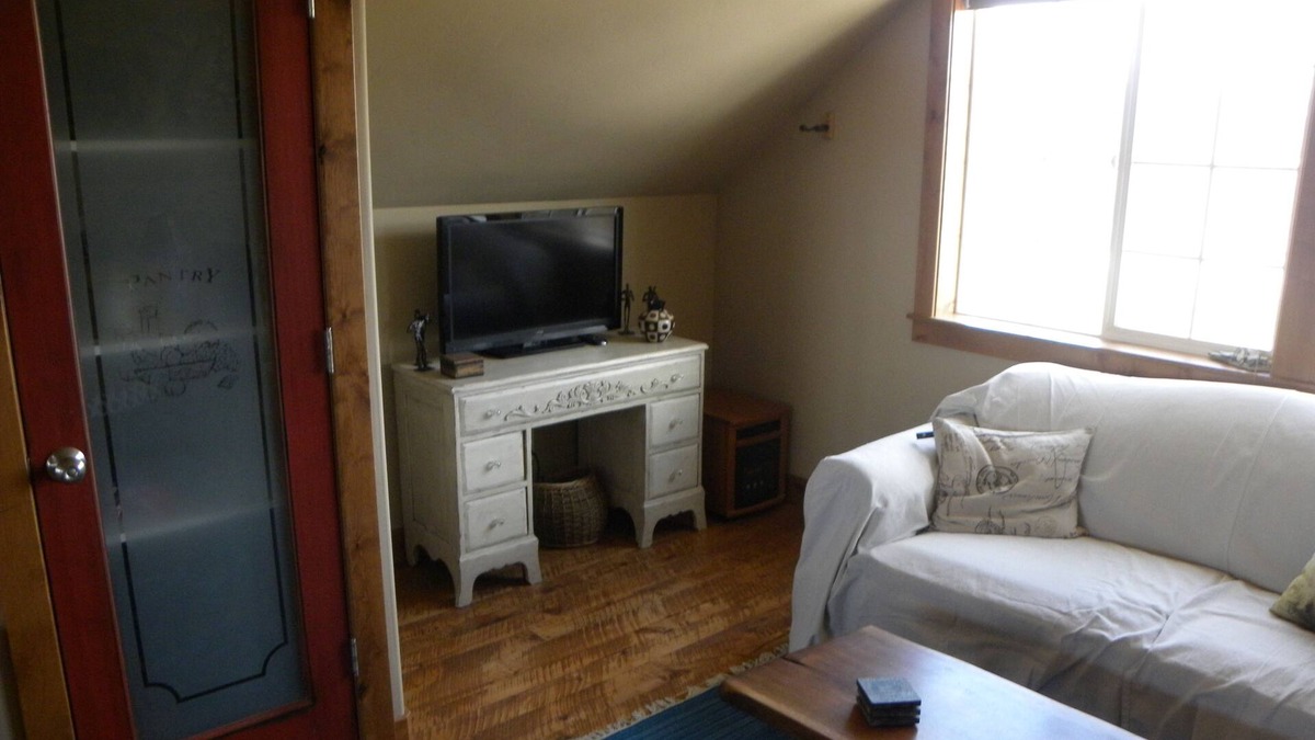 Creston Apartment | Charming apartment near Kalispell and Glacier Park, with gorgeous views.