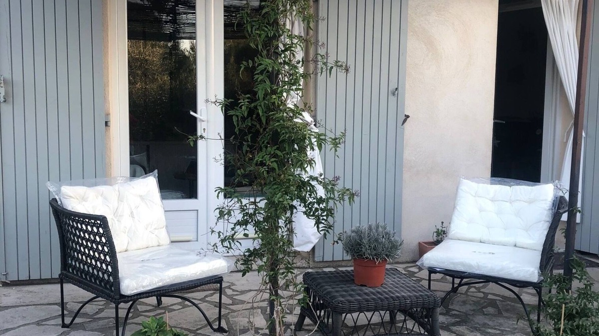 Eguilles Apartment | Charming apartment nestled among olive trees in the heart of nature!