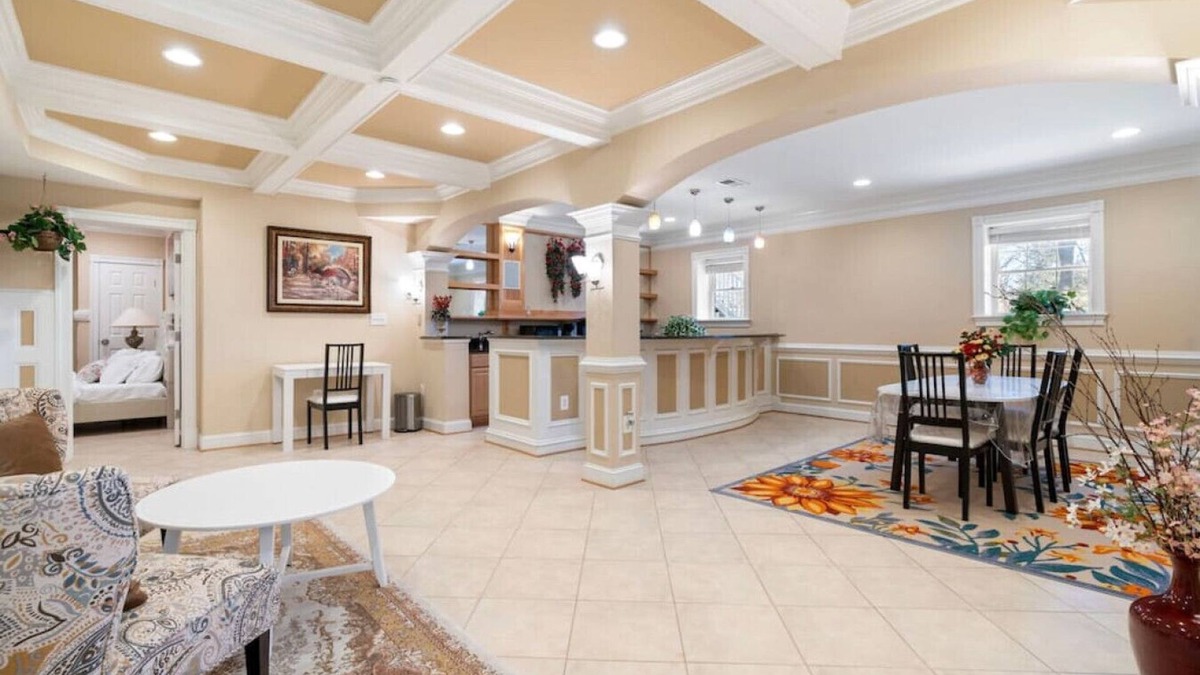 Chantilly Apartment | Charming Apartment Suite, 2 BDR, 1 BATH, Location!
