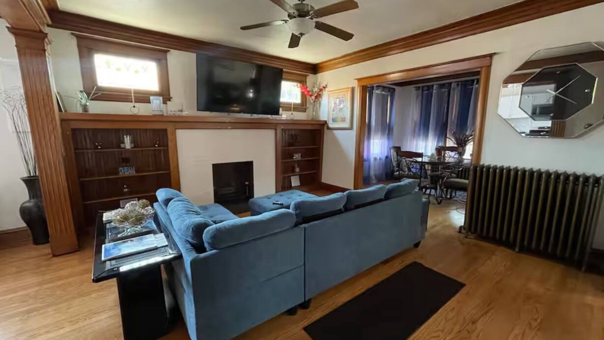 Blue Island House | Charming Apartment with WiFi and AC in enchanting Blue Island.
