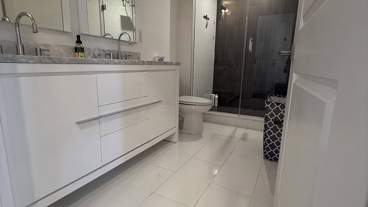 Fairmount Apartment | Charming apartment, sleeps 6 people, in-unit washer/dryer in Philadelphia
