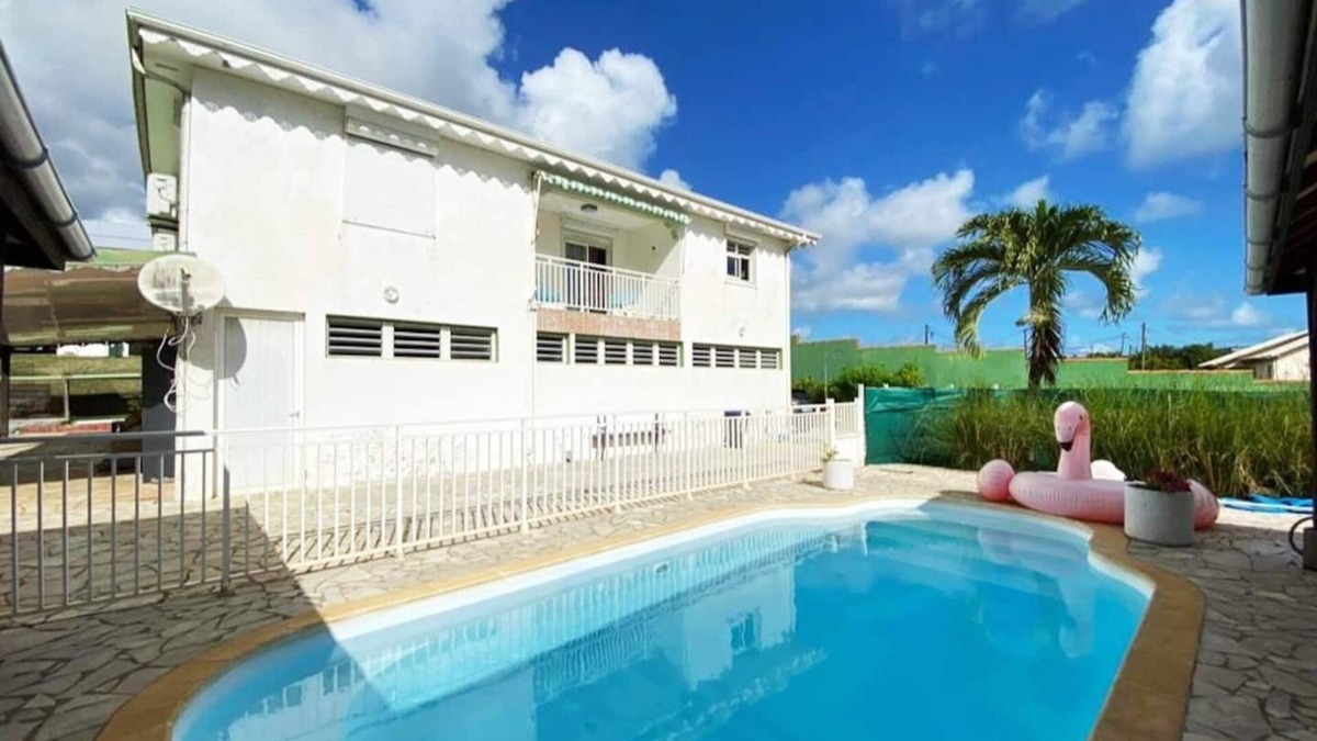 Le Robert Apartment | Charming apartment with swimming pool