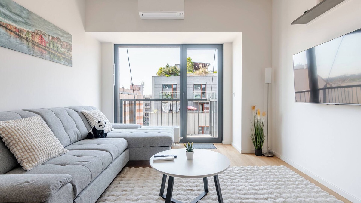 Holesovice Apartment | Charming Apartment with AC, Balcony and Parking in lovely Prague