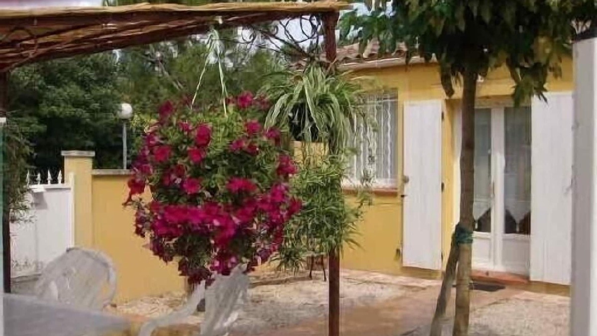 Le Thor Cottage | Charming apartment with one room close to Avignon at the entrance of the village