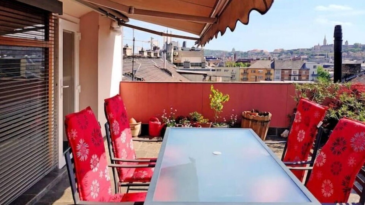 Orszagut Apartment | CHARMING APT/BIG PANORAMA TERRACE