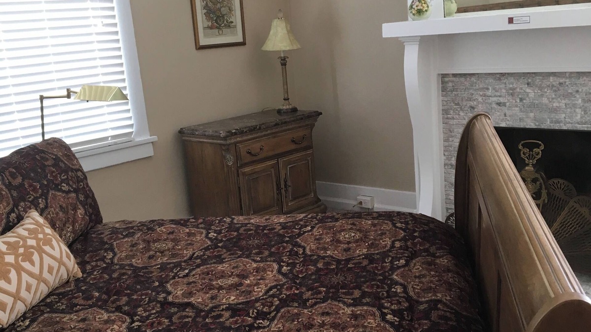 Forest Hills Apartment | Charming apt in lovely east Forest Hills suburb of Pgh w/AC, WiFi US OPEN