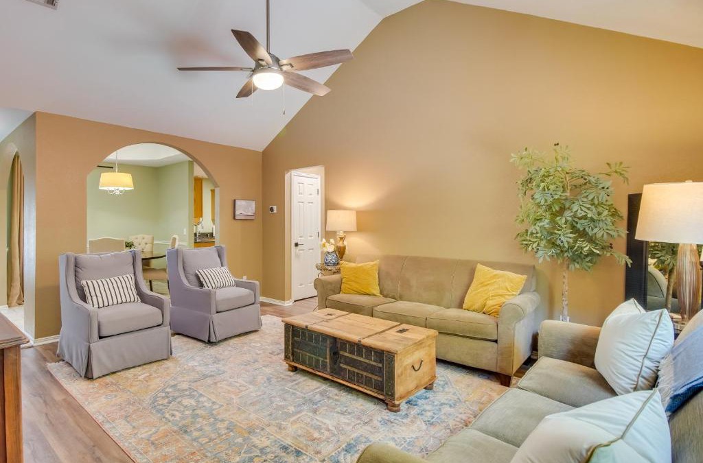 Fayetteville House | Charming Arkansas Retreat with Deck, Near Downtown!