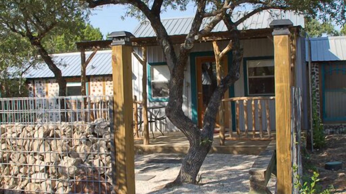 Tumbleweed Hills Cottage | Charming Artistic Casita in rolling Texas Hill Country