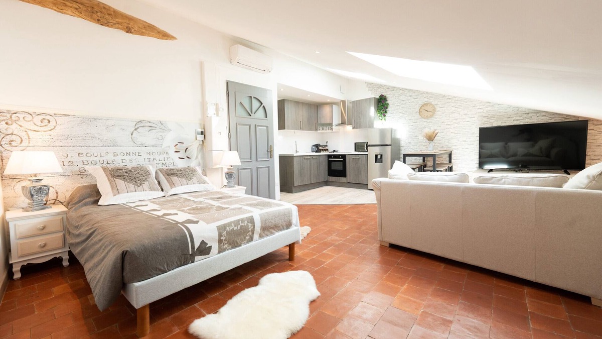 Riez Apartment | : Charming Attic Apartment - 3 Star Rated