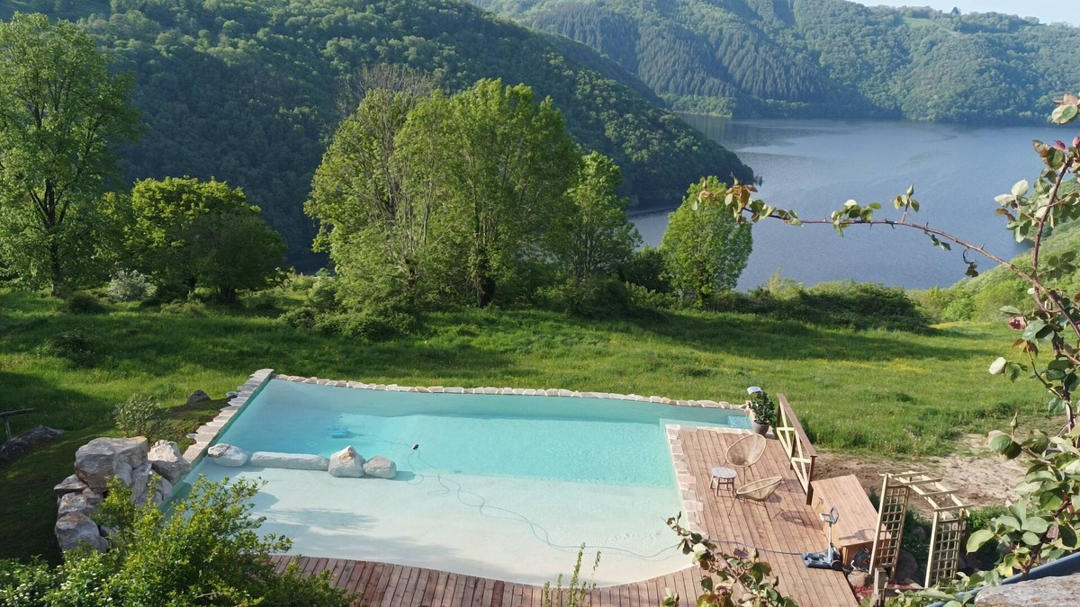 Paulhenc House | Charming atypical lakeside cottage
