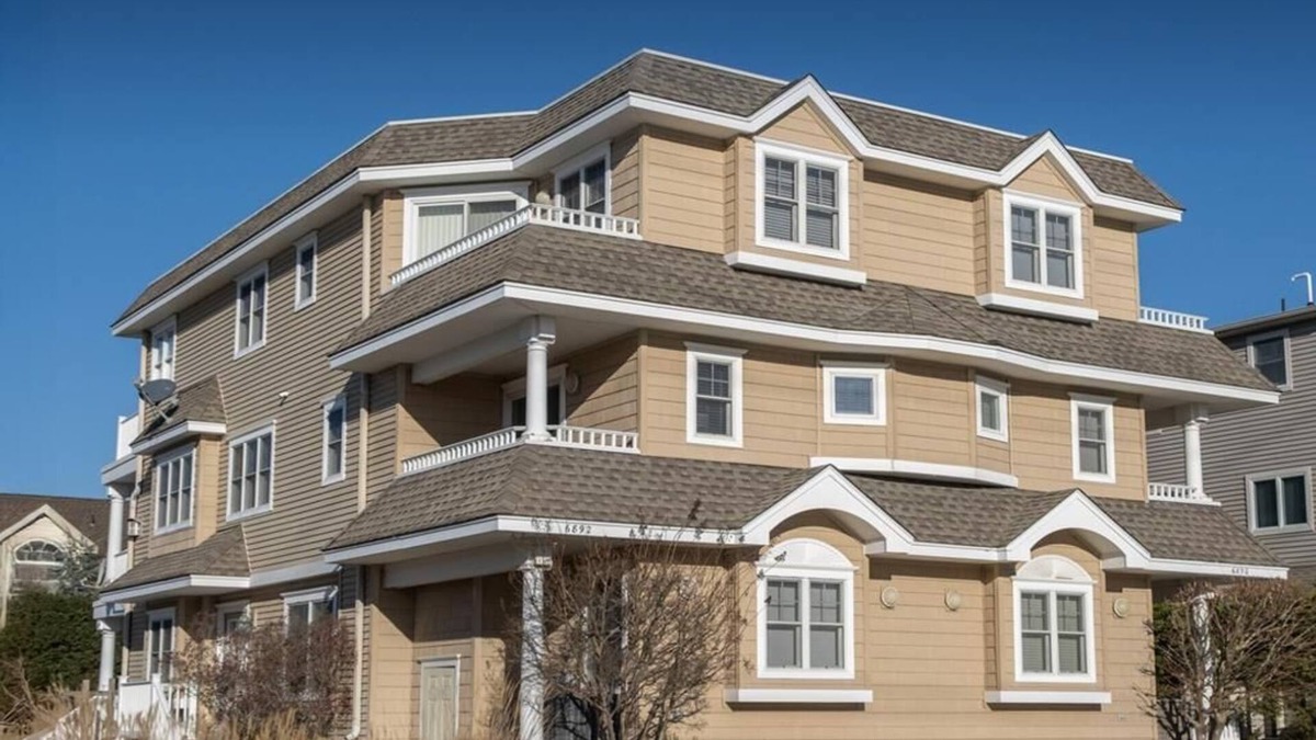 Avalon House | Charming Avalon Townhome with Bay and Sunset Views!