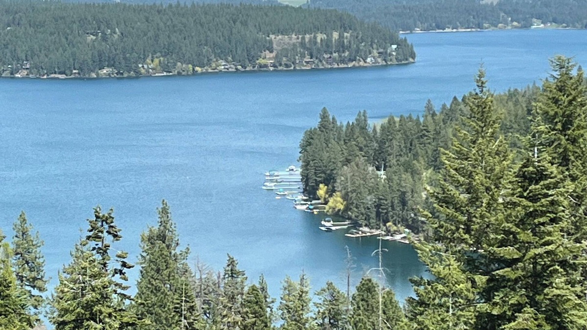 Hayden View Estates Bed & Breakfast | Charming B&B with Wi-Fi, fireplace, TV's, deck and a great view of Hayden Lake