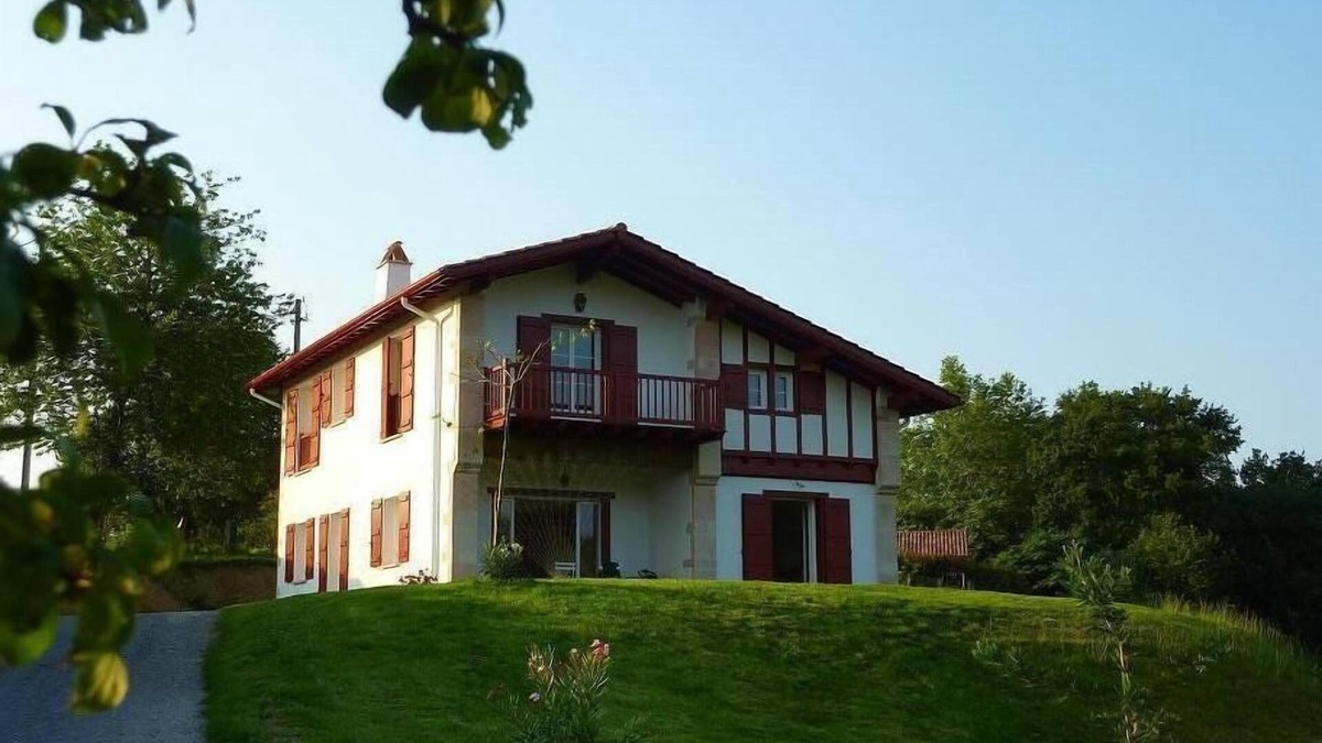 Saint-Pee-sur-Nivelle House | CHARMING BASQUE HOUSE ON 6500 M2