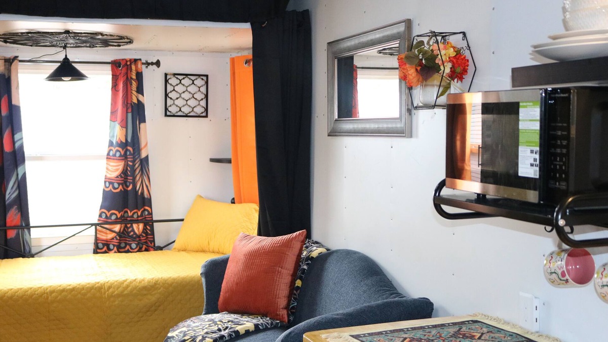 Oak Hill Apartment | Charming Backyard Studio/Tiny Home in beautiful Jacksonville/OP