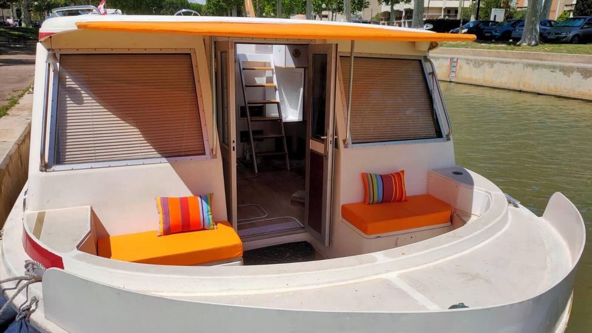 Les Halles - Valliere Apartment | Charming barge with terrace