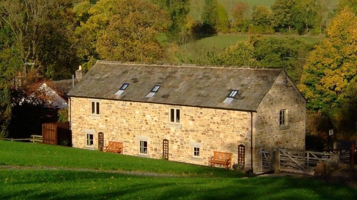 Hope Valley House | Charming Barn in Hope Valley - The Heart of the Peak District. Sleeps 7