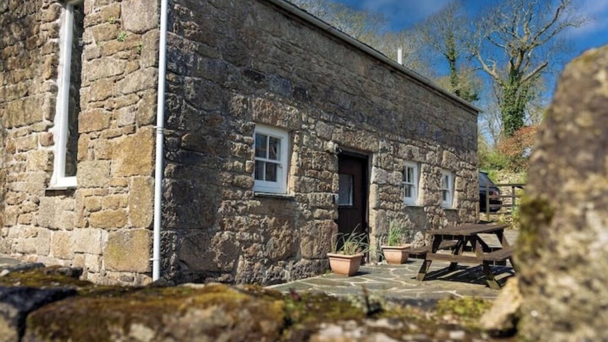Castallack House | Charming barn in scenic Lamorna valley
