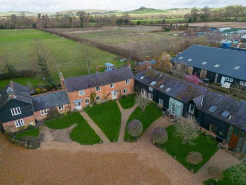 Bottlesford House | Charming Barn Retreat Near Pewsey & Woodborough