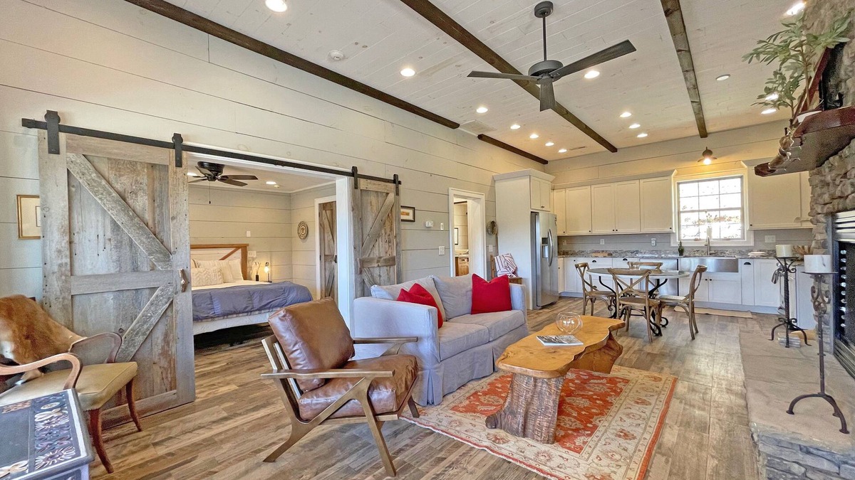 Cullowhee House | Charming Barndominium - 5 minutes from lake access and hiking trail - PAZ Place