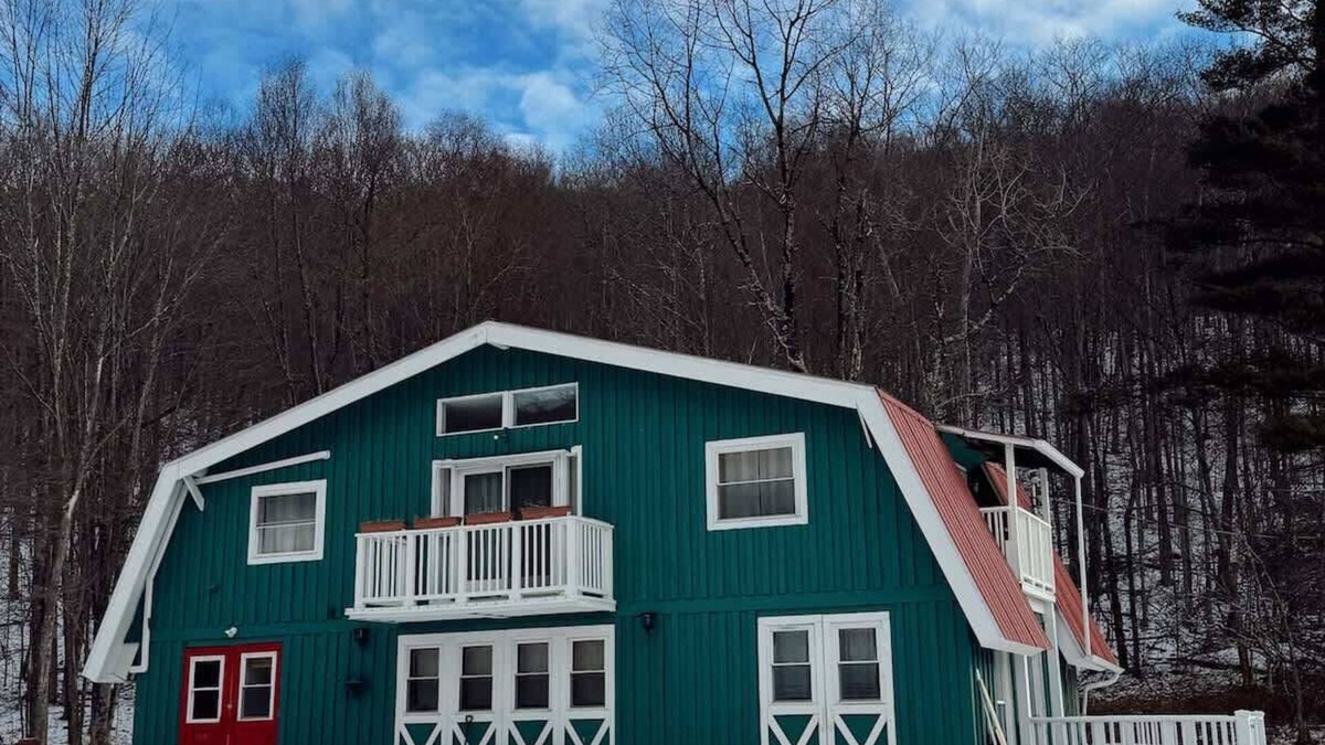 Lanesville House | Charming barnyard near Hunter