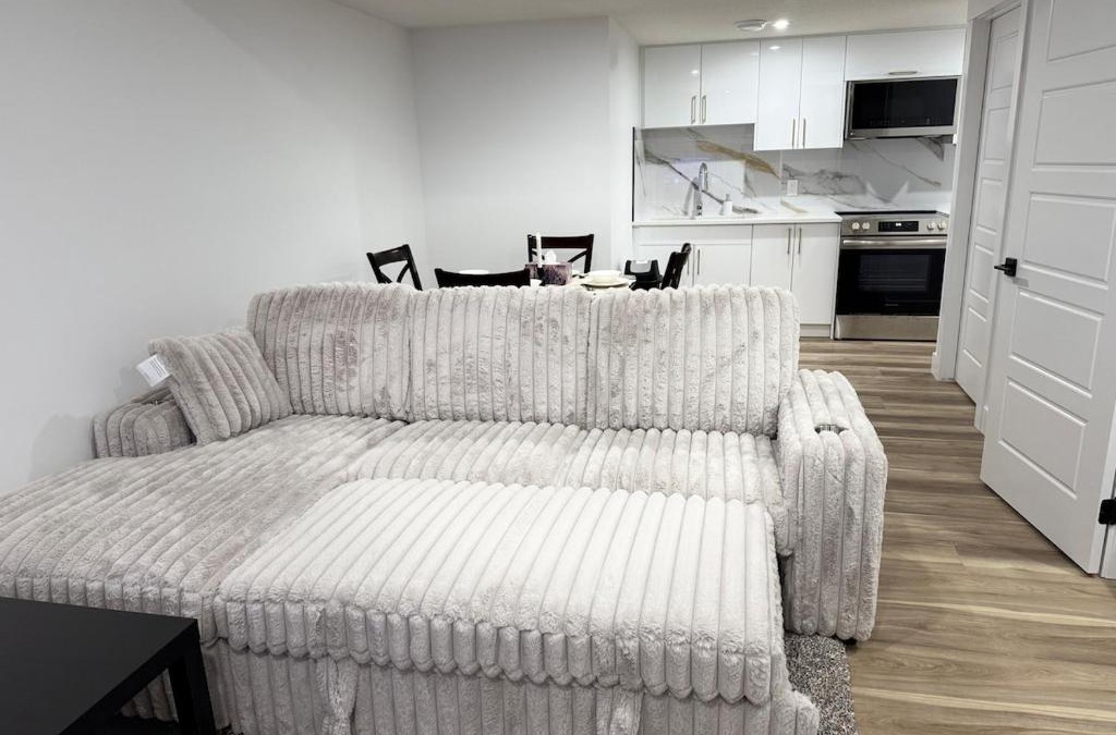 Southeast Edmonton House | Charming Basement Suite