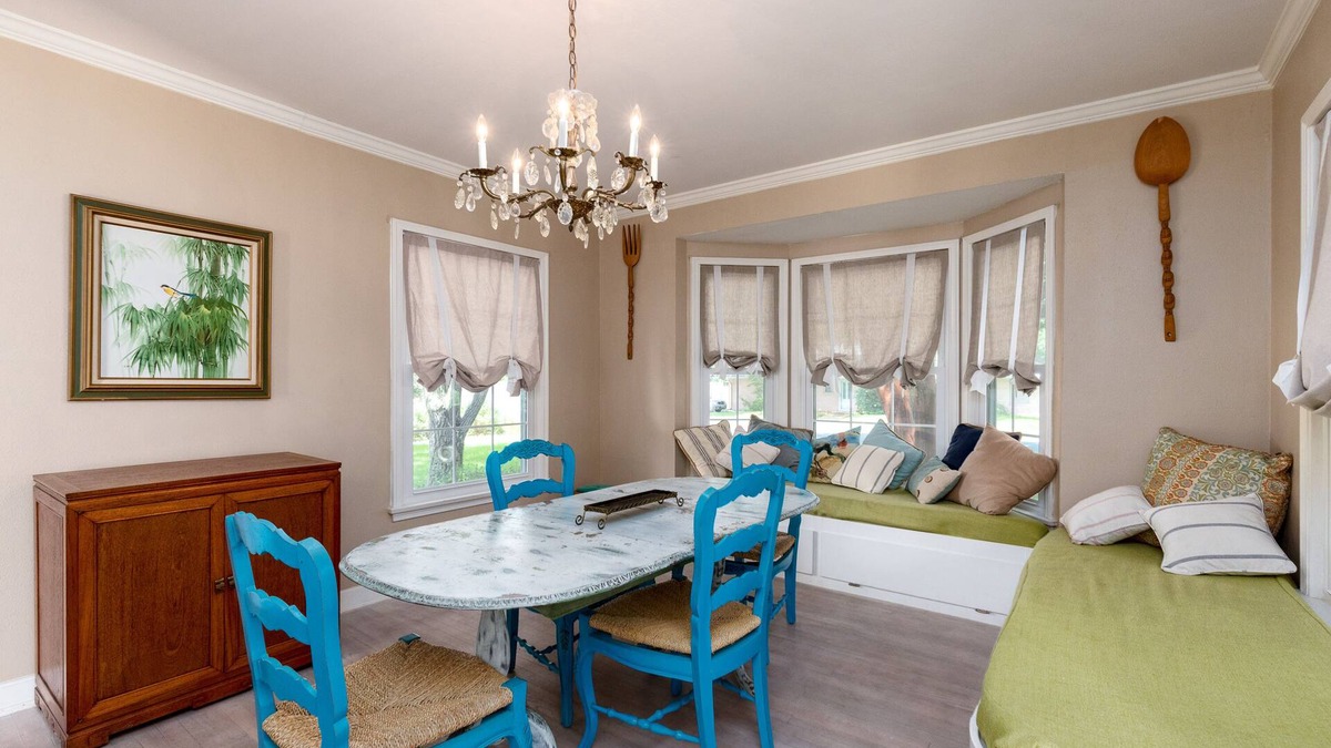 Bay Area House | Charming Bay House, Located off Ocean Dr, Porches & Large Gardens