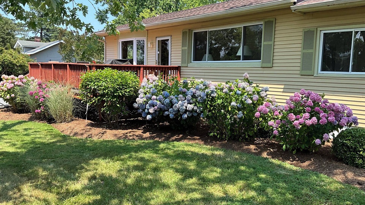 Cape Anne House | Charming Bayfront home with modern kitchen, private pier and hispeed WiFi