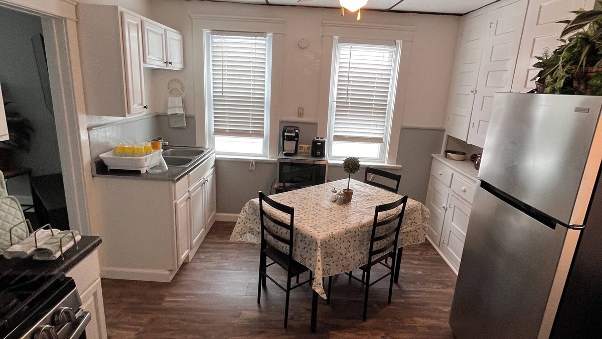 Erie Apartment | Charming Bayfront Retreat: 2-Bedroom Getaway in Erie, PA