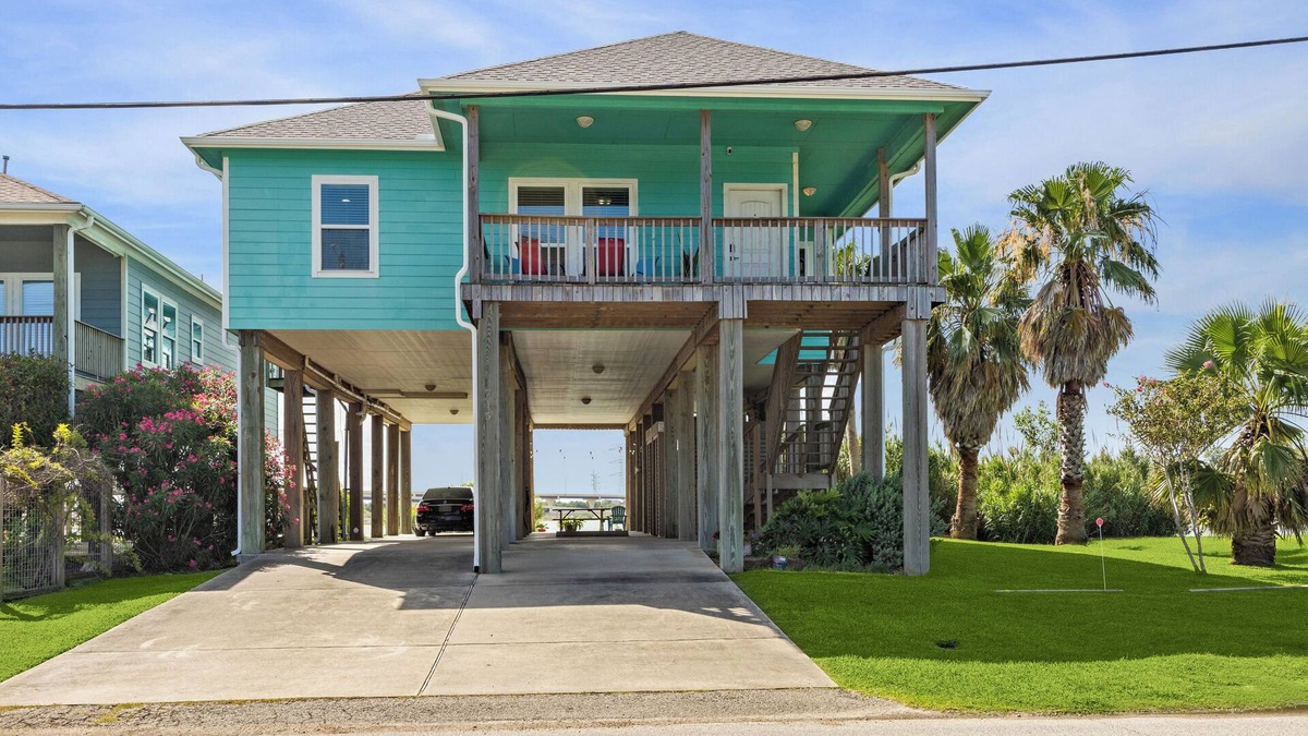 El Lago House | Charming bayside retreat waterfront 2-bedroom 2 full bath house with WiFi, AC