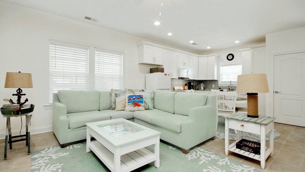 Atlantic Beach Apartment | Charming beachfront apartment w/beach access, pool central AC, & washer/dryer