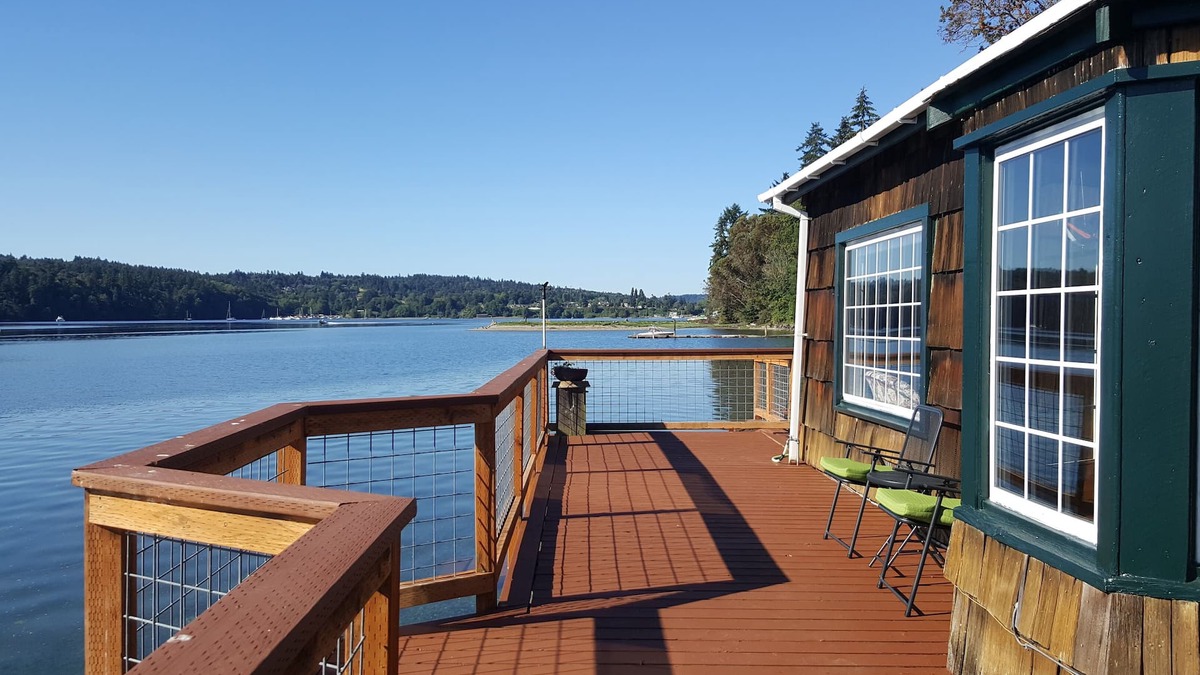 Vashon Island House | Charming Beach Cabin Nestled in Quartermaster Harbor