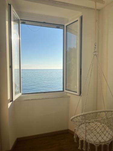 Sant'Ilario Apartment | Charming Beach Flat with Seaview