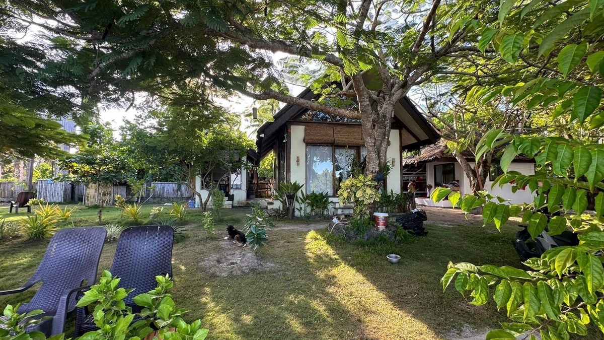 Catangnan Villa | Charming beach front villa for 4 guess max, with W/fi,AC in lovely General Luna