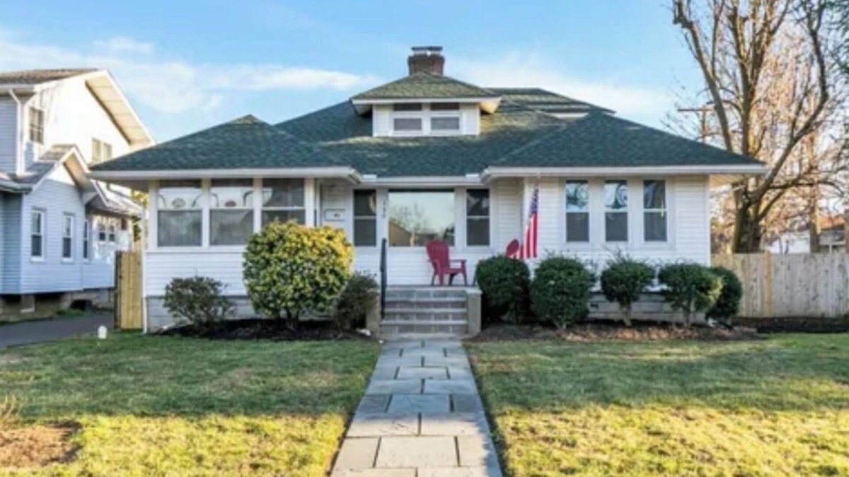 Long Branch House | Charming beach house with AC, WiFi in peaceful North End of Long Branch.