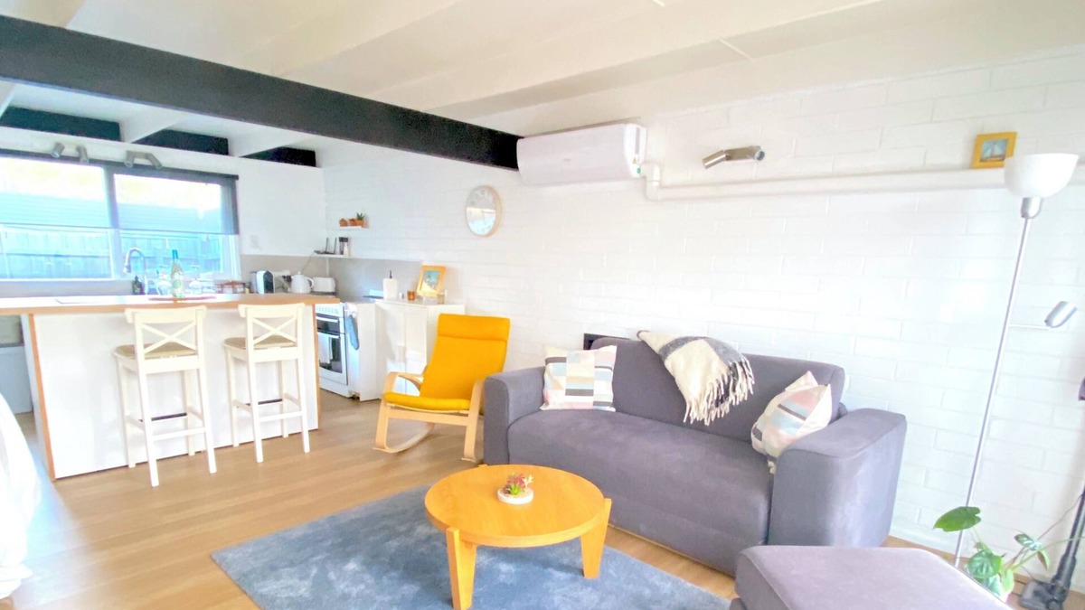 Mornington House | Charming Beach House - walk to the restaurants on Main St