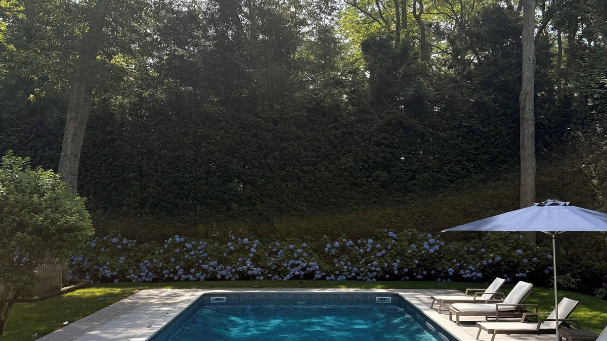 Wainscott House | Charming Beach House! Walk to a quaint farmstand and Wainscott beaches