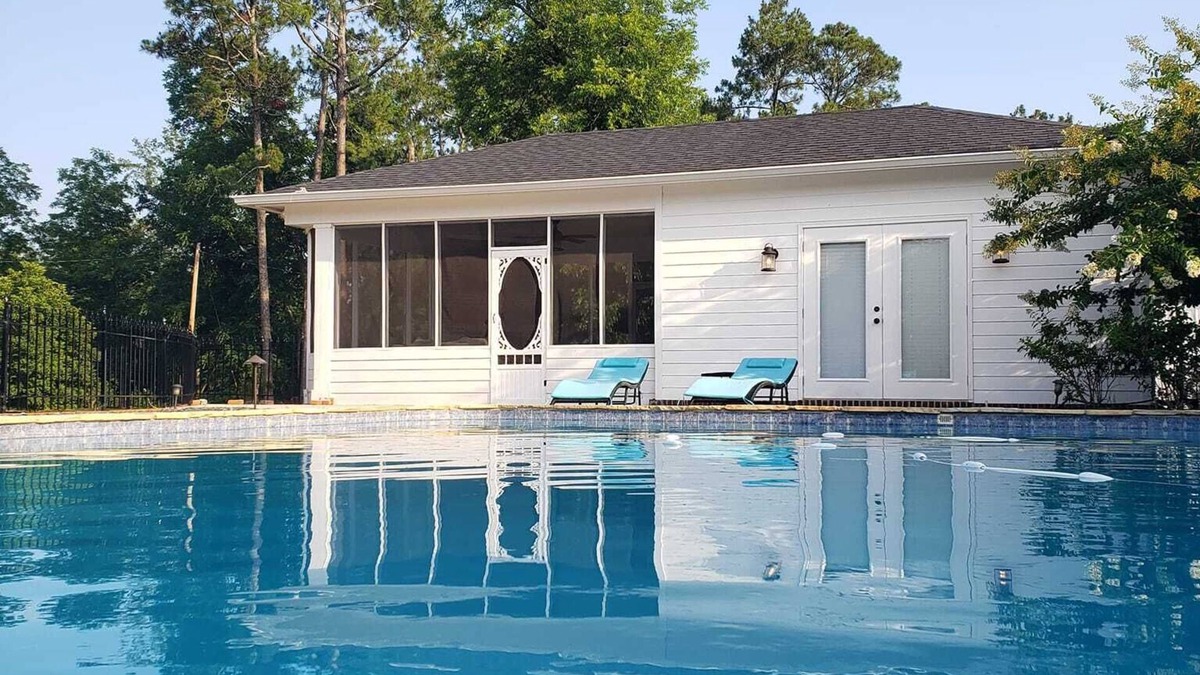 Doerun Apartment | Charming Beach-Themed Studio Apartment in Doerun, GA with Private Pool