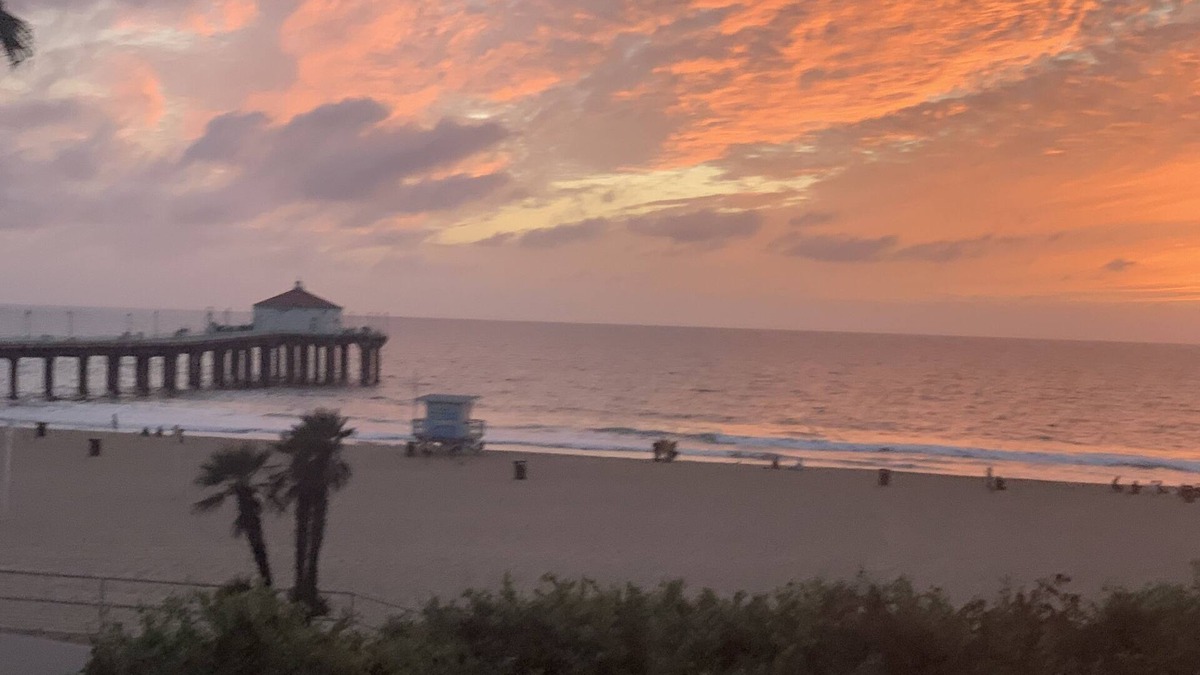 The Strand Apartment | Charming beach home,remodeled,steps to the beach 2 blks downtown Manhattan beach