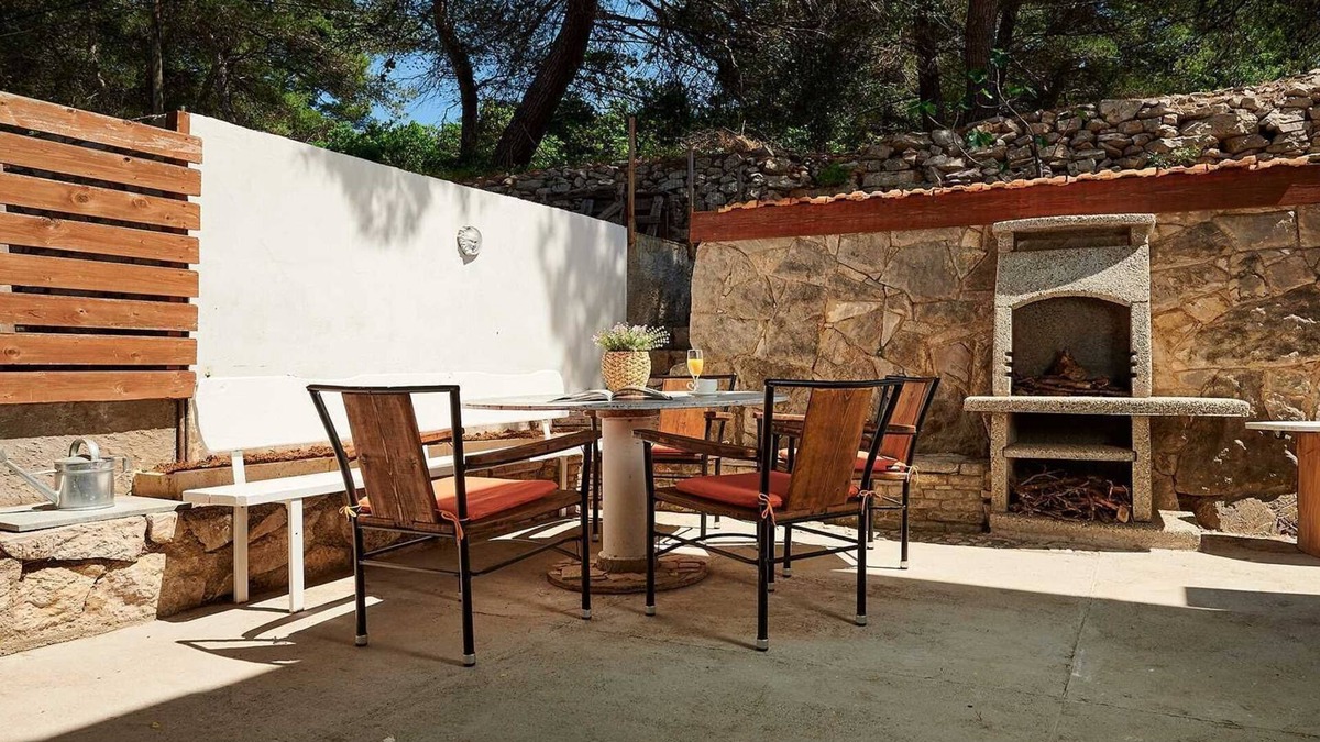 Rogac Villa | Charming beachfront villa with pool